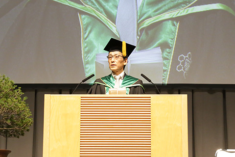 学長告辞の写真