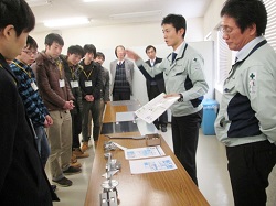 先端的製品に触れて県内企業の成長戦略を知ろう