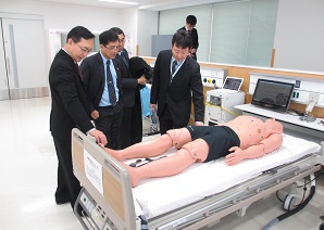 旭町キャンパス医療人育成センター視察の様子