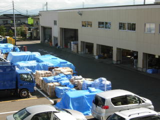 各地から届く支援物資の写真