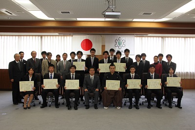 平成26年度学友会表彰の集合写真
