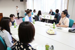 輝け未来!!新潟大学入学応援奨学金受給者と学長との懇談会の様子