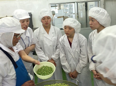 製造現場を間近で見学