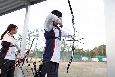 新装された射場での始射の様子