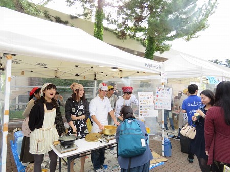屋外飲食店の様子