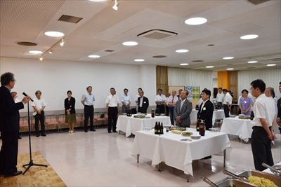 全学同窓会との懇親会の様子