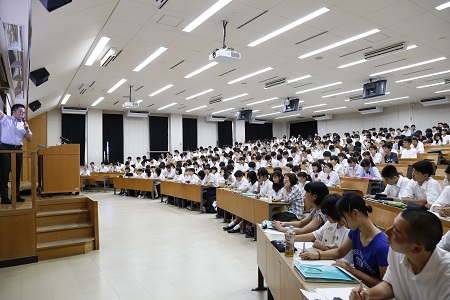経済学部の様子