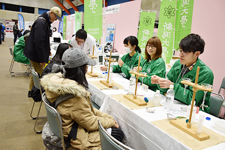 農学部「カラフルな人工イクラを作って遊ぼう」