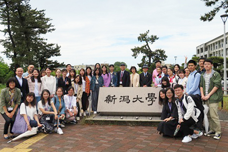 Group photo with the students from Niigata University