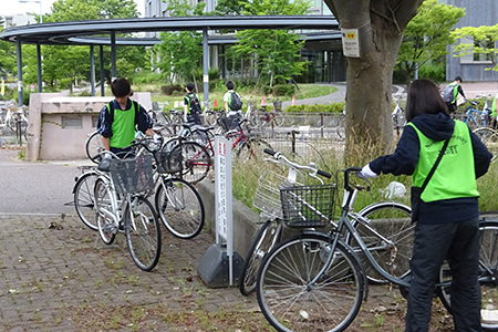 五十嵐キャンパス内の放置自転車整理