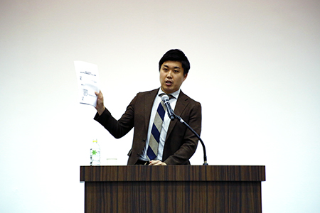 本学理学部数学科卒業生の伊藤 豪氏による講演