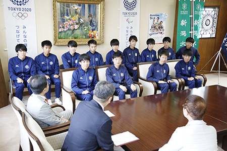 学長との懇談の様子