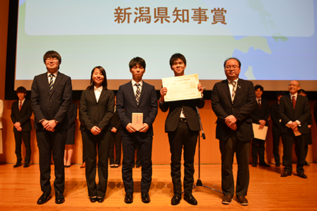 Niigata University's Faculty of Economics Students Won Awards in Presentation Contest