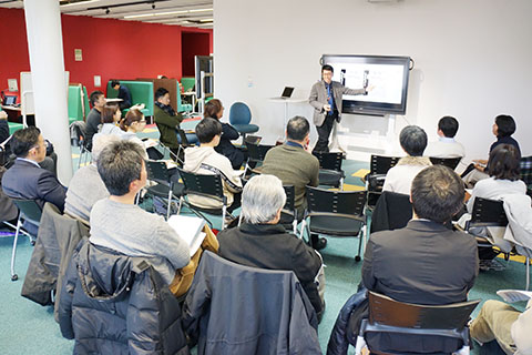 「新潟大学佐渡自然共生科学センター コミュニティデザイン室 スタートアップワークショップ」のセミナーの様子