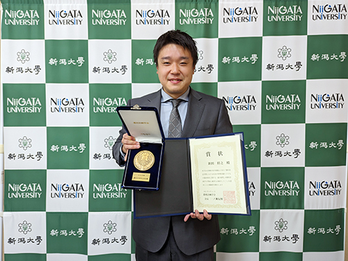 「2022年度農村計画学会奨励賞(論文)」を受賞した佐渡自然共生科学センターの新田将之准教授