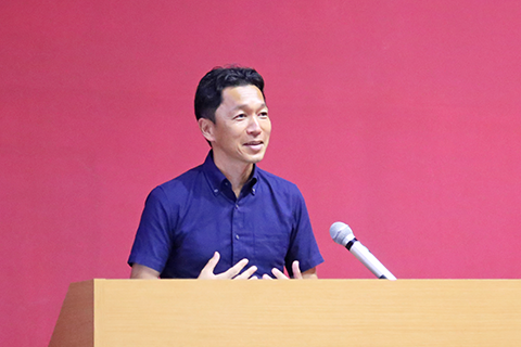 講師の藤原正和氏の写真