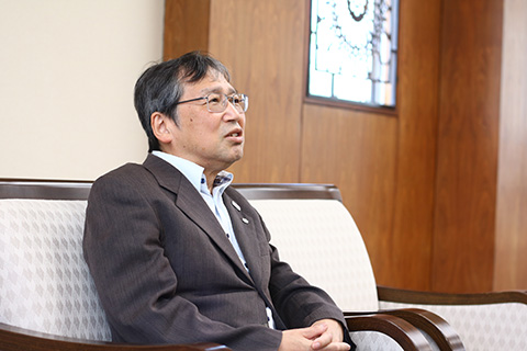 学長　牛木辰男