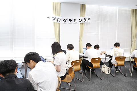オープンキャンパスのプログラミング教室の様子
