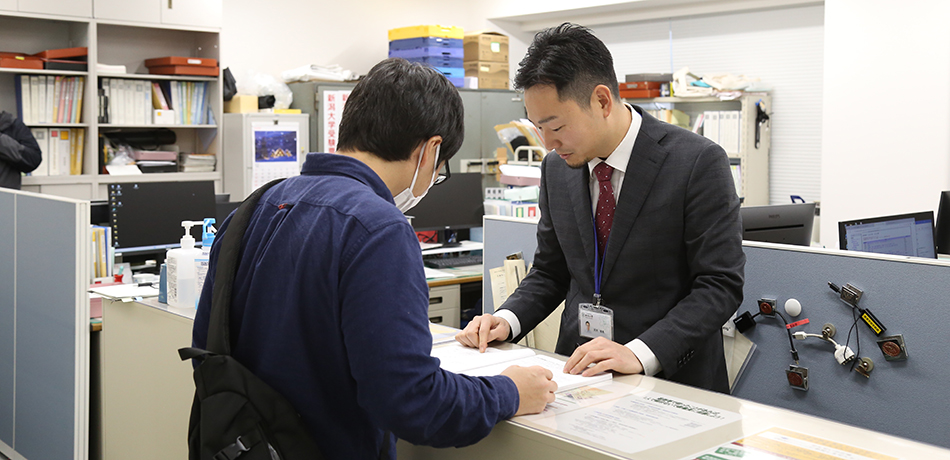 窓口での学生対応業務