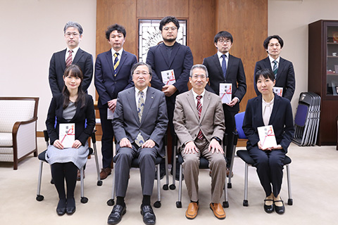 令和6年度新潟大学特別報奨対象者の集合写真