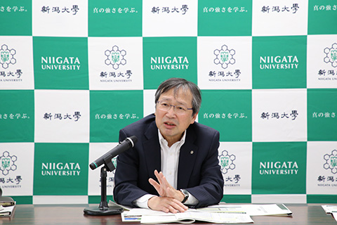 牛木学長の写真