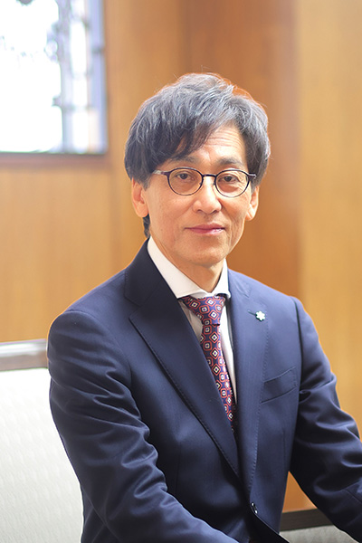 染矢俊幸学長の写真