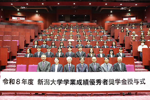 出席者一同で集合写真