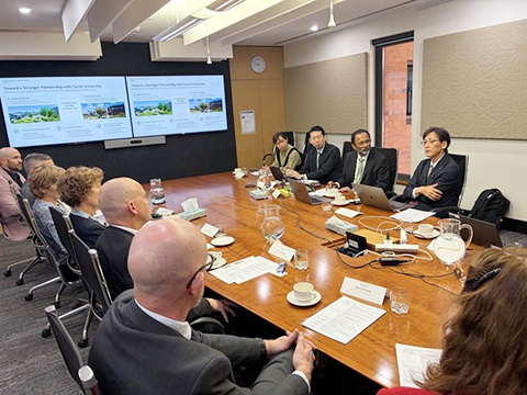研究担当副学長らと面会