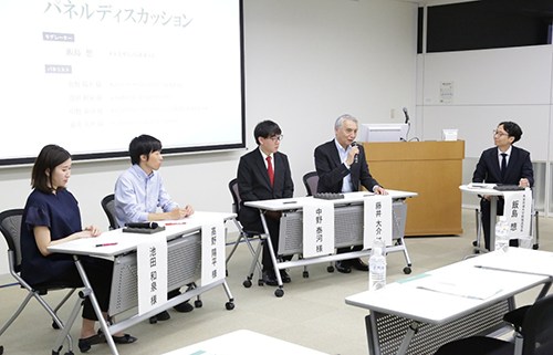 博士人材の活躍を企業の未来につなげる、産学連携のあり方や双方に求められる姿勢を議論する登壇者